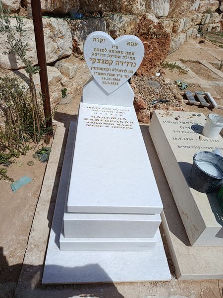שיש לבן פנינה למצבות 3